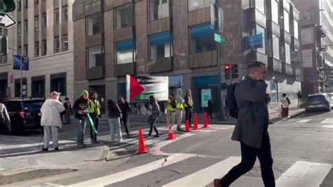 Protesters chain selves to Israeli Consulate in SF